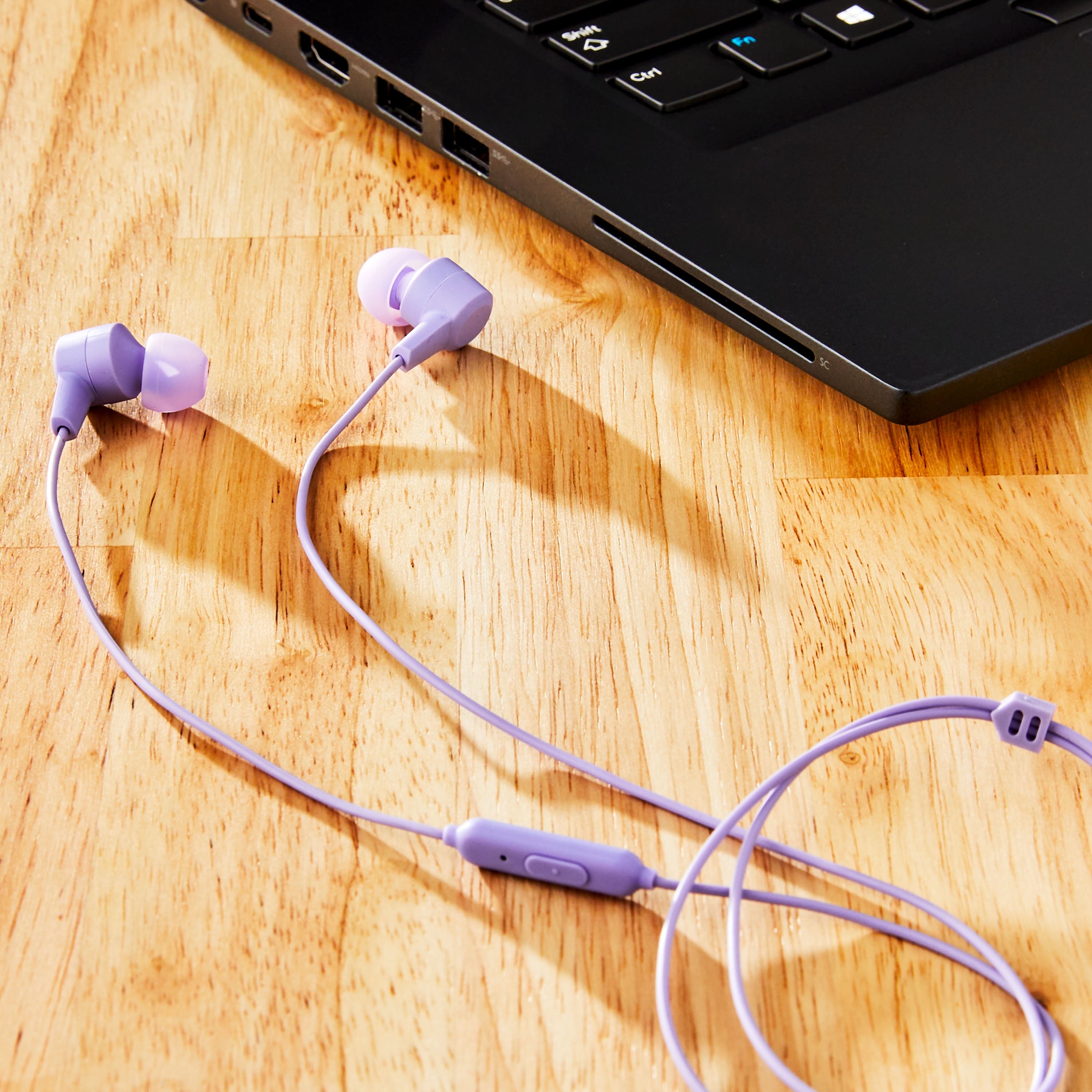 Onn Wired Earphones with Mic and 3.5mm Plug in Black - High-Quality Sound and Comfortable Silicone Ear Tips